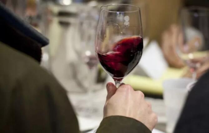 如何避免成为一瓶油腻的中年葡萄酒？