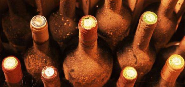 葡萄酒存放几年饮用最佳？