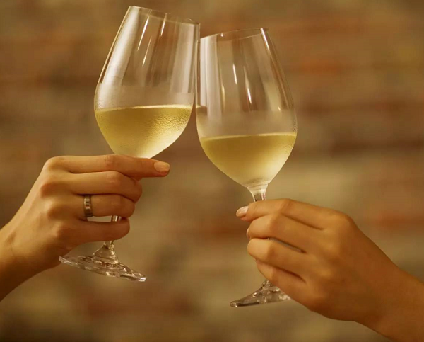 夏季更適合喝哪種葡萄酒呢?