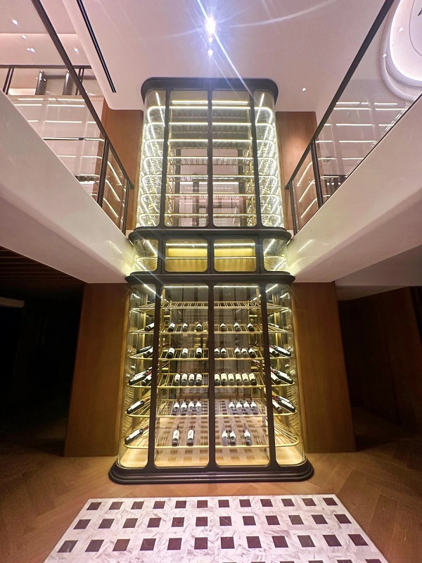 �ؾ��е���һ̨�þƹ������ơ�������״̬