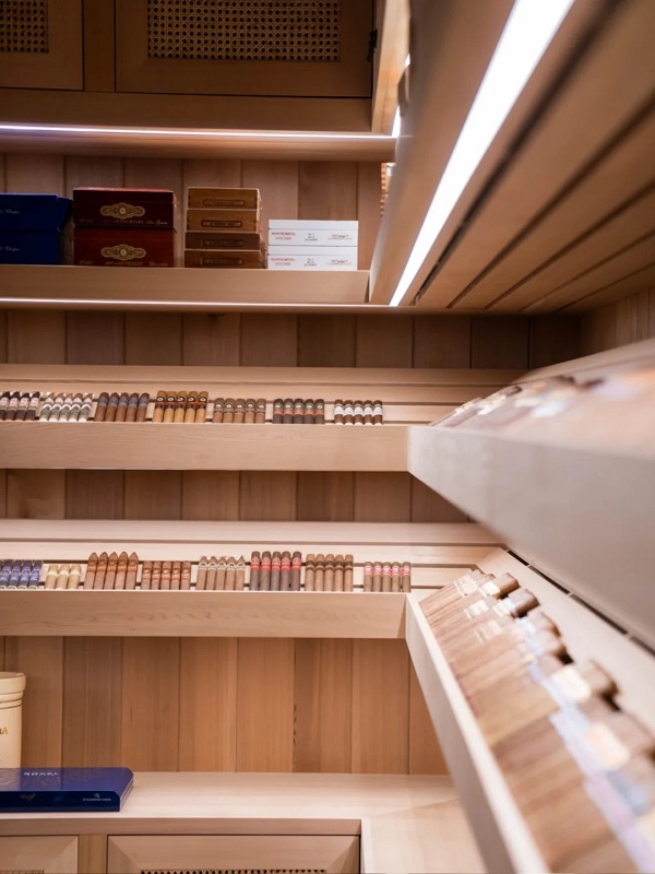 �¶ȹ��ͣ�����ѩ�ѵĴ����������롰���ߡ��������׸��ѡ��ڸи�ɬ���¶ȹ��ߣ��������컯��������ζ��ǰ��ʧ��������ѩ�ѱ����ļ�ֵ����һ��רҵ��ѩ�ѷ��������Լ��µ�ϸ�ڣ��ػ�����ݡ������������á���